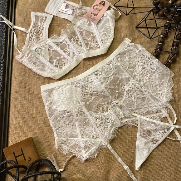 NWT Dreamgirl White 3piece Lingerie Set Size XL. - Picture 3 of 4